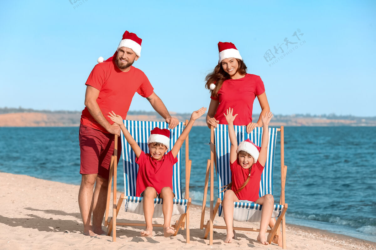 妻子一家人在热带度假胜地欢度圣诞快乐度假村丈夫帽子