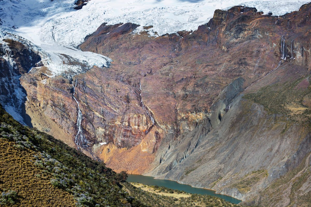 泻湖美丽的山脉风景在科迪勒拉华亚什 秘鲁 南美洲山峰风景风景