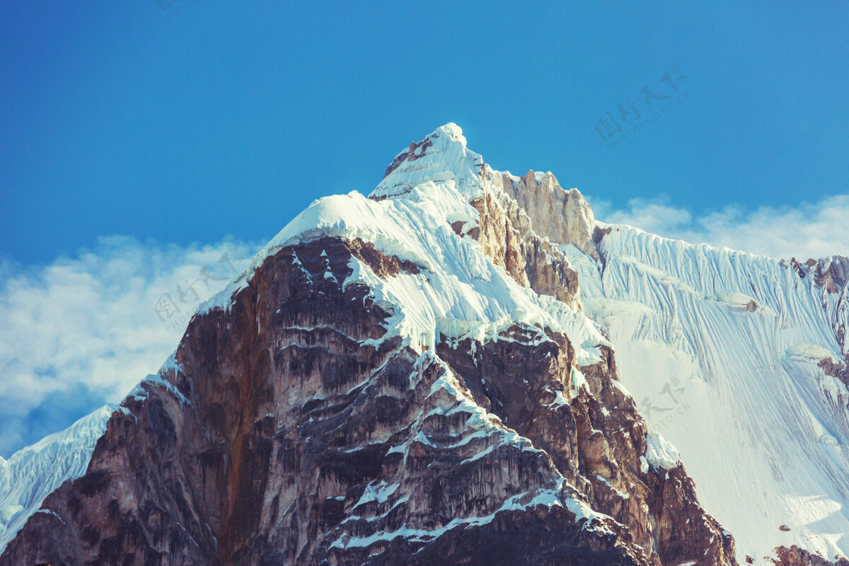 山脉美丽的山脉风景在科迪勒拉华亚什 秘鲁 南美洲宁静自然美洲