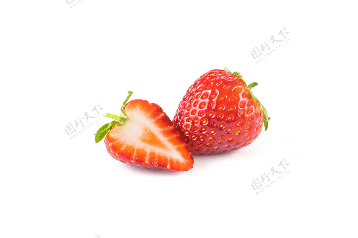 食物草莓切片半隔离在白色表面美味花园超市
