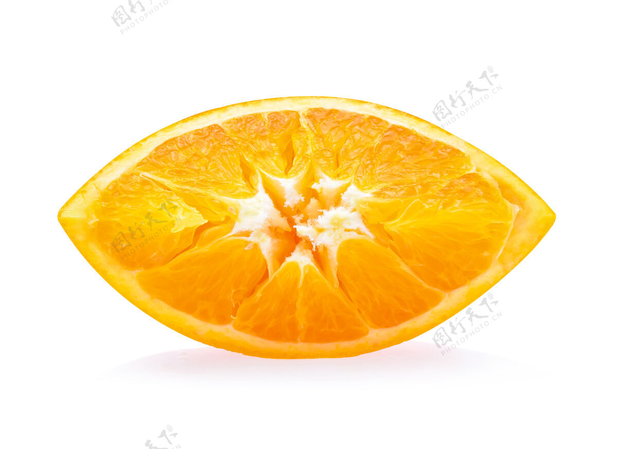 破碎橙色水果隔离在白色背景上成熟多汁食物