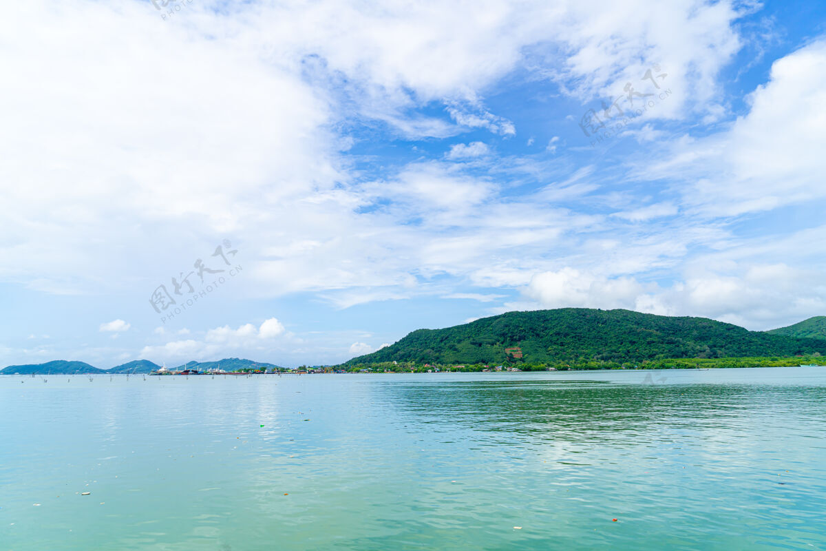 蓝色泰国宋克拉蓝天海湾景观日落海湾风景