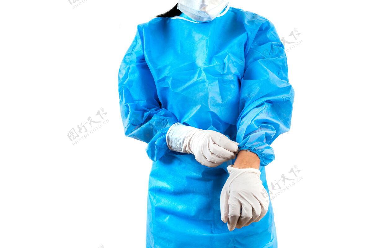 药品穿冠状病毒防护服的护士 在白色背景上戴上白色乳胶手套防护服消毒冠状病毒
