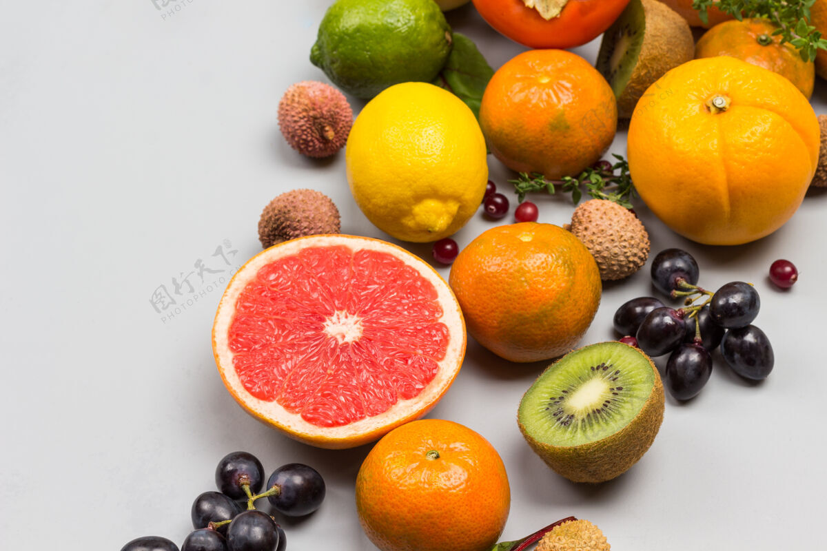 水果一套五颜六色的奇异水果混合柠檬健康生活方式