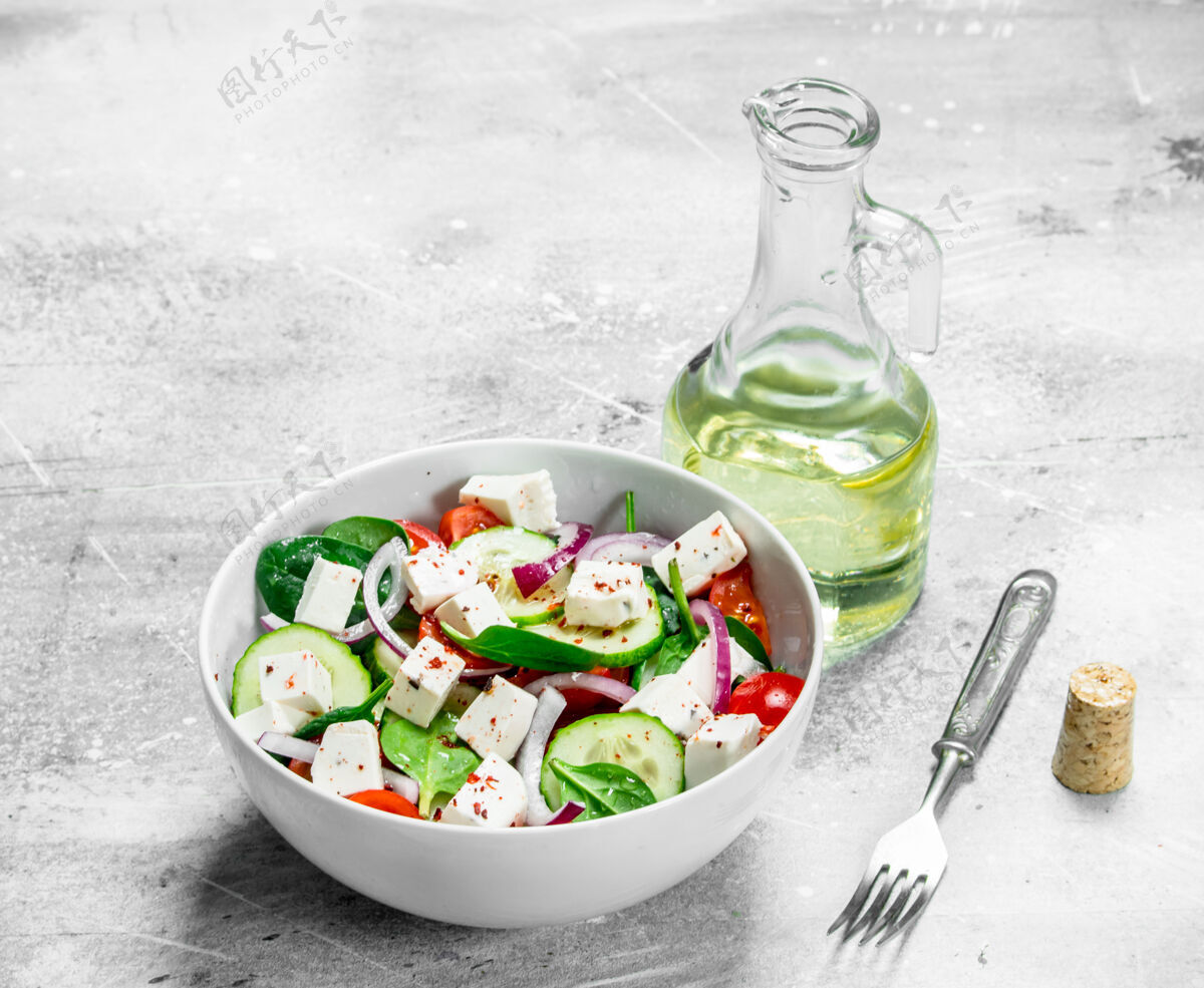 维生素蔬菜沙拉沙拉加蔬菜 奶酪和橄榄油蔬菜素食红色