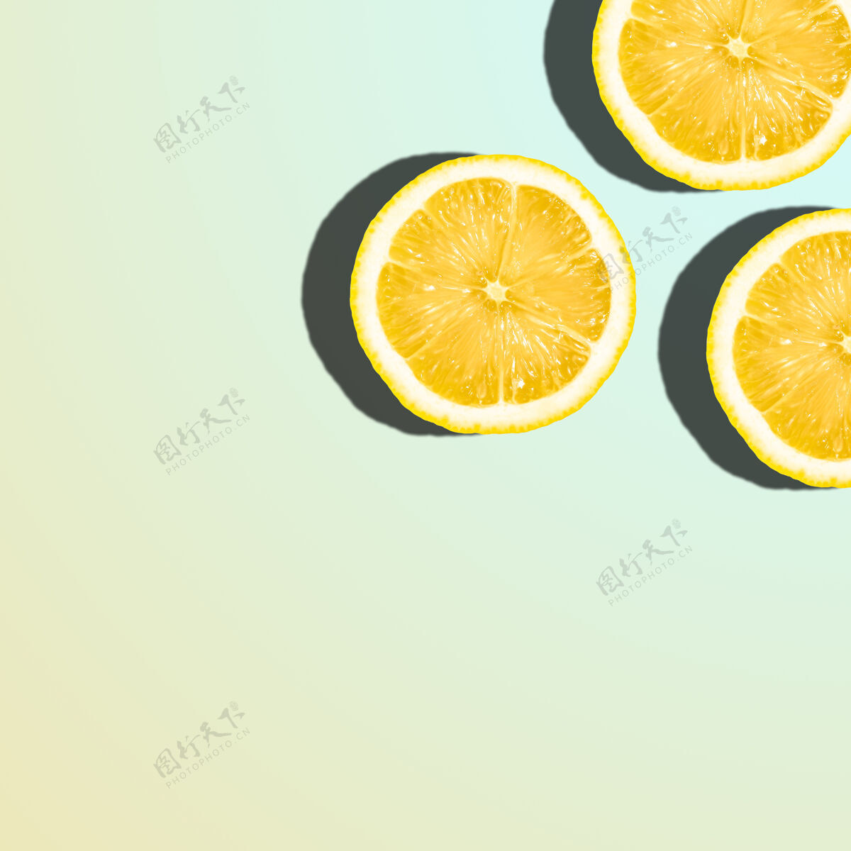 柠檬片柠檬片在柔和的梯度 热带柑橘类水果与复制空间切片维生素c新鲜