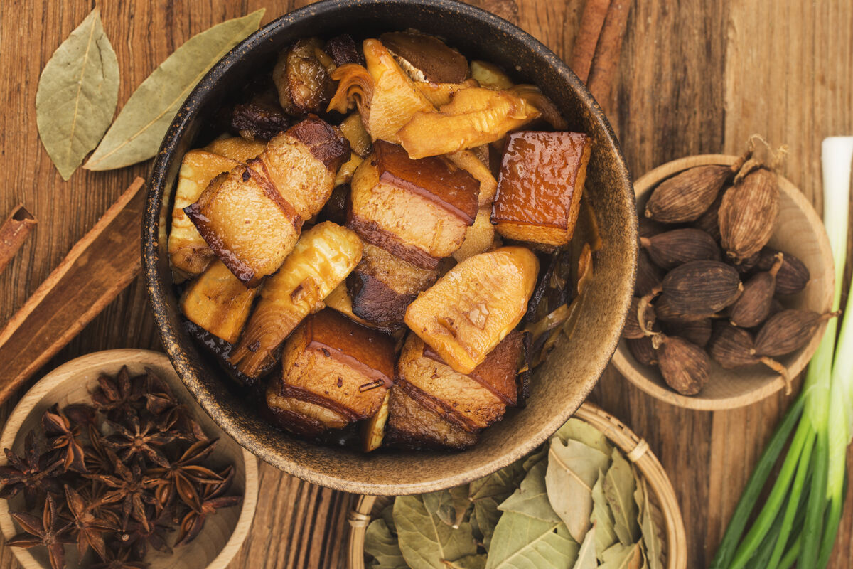 食物中餐竹笋焖猪肉烤黑的烘焙