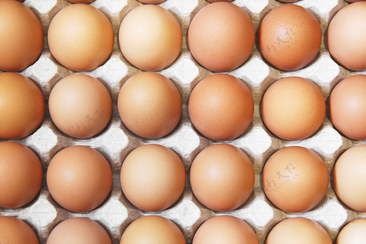 传统托盘装满了鸡蛋鸡蛋闭合季节鲜花鸡蛋