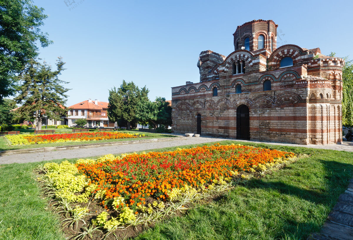 城镇保加利亚奈斯巴尔基督潘托克拉特教堂古代花开花