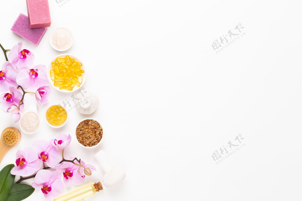 自然Spa香薰美容产品的概念 兰花 Spa的背景空间为一个文字 平面布局 从上面看海洋化妆品皮肤护理