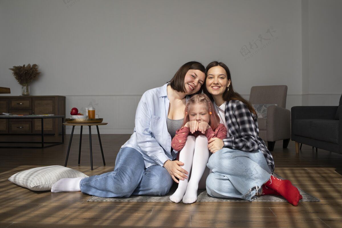 父母妈妈们和女儿在一起同性恋家庭妻子在一起