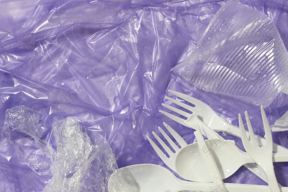 安排分类的塑料物品肮脏垃圾混乱