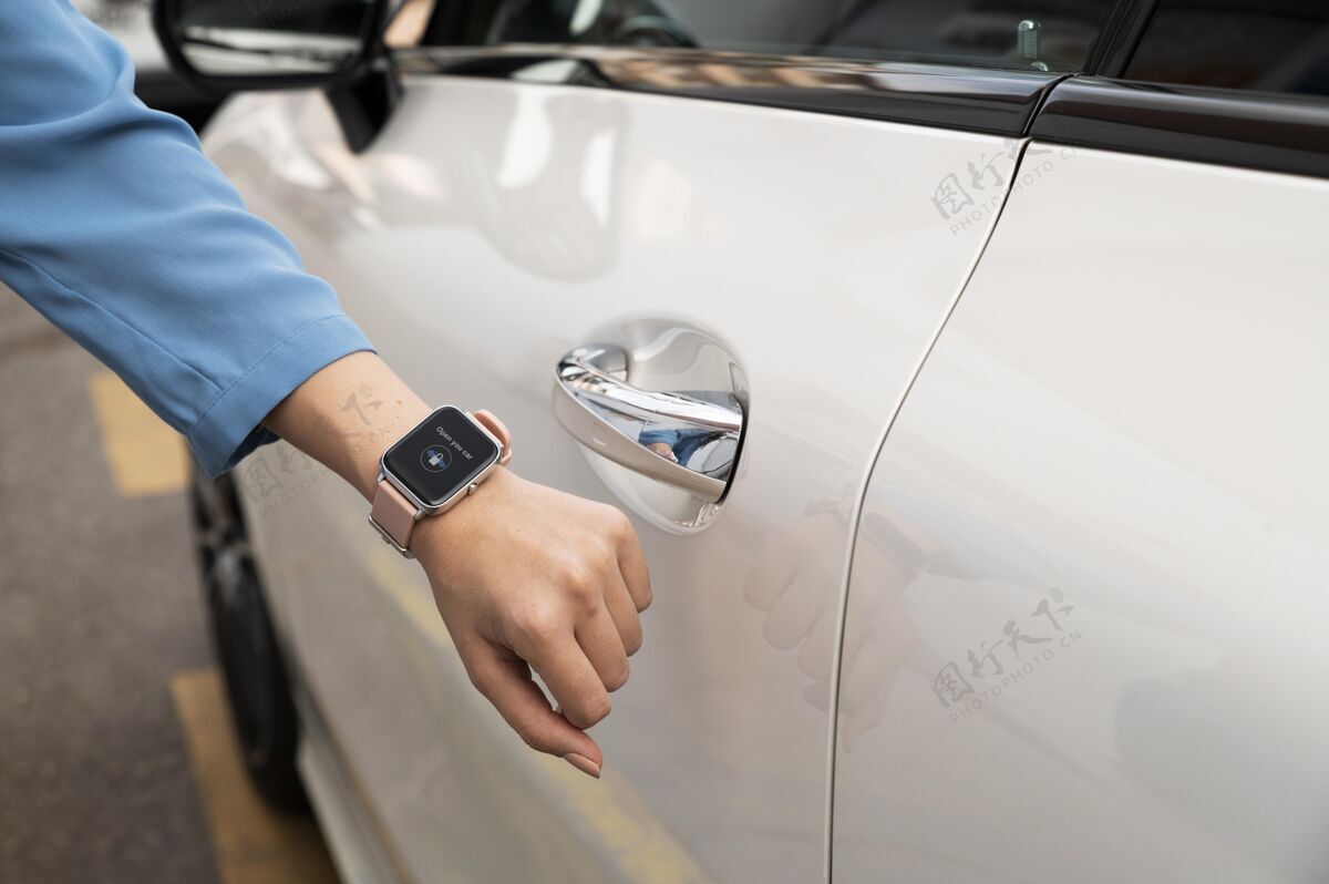 汽车手动使用？智能手表解锁汽车近距离室内科技设备