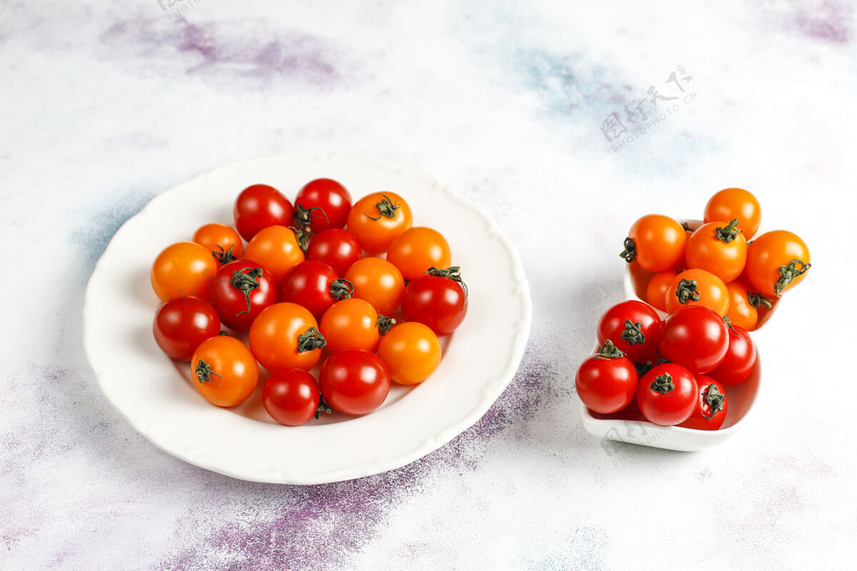园艺黄色和红色的樱桃番茄国产食物番茄