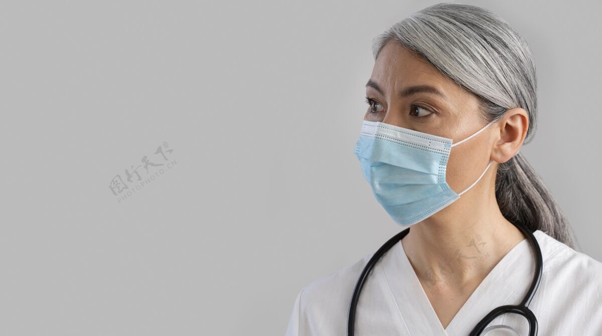医生有复印空间的女卫生工作者画像工人人助手