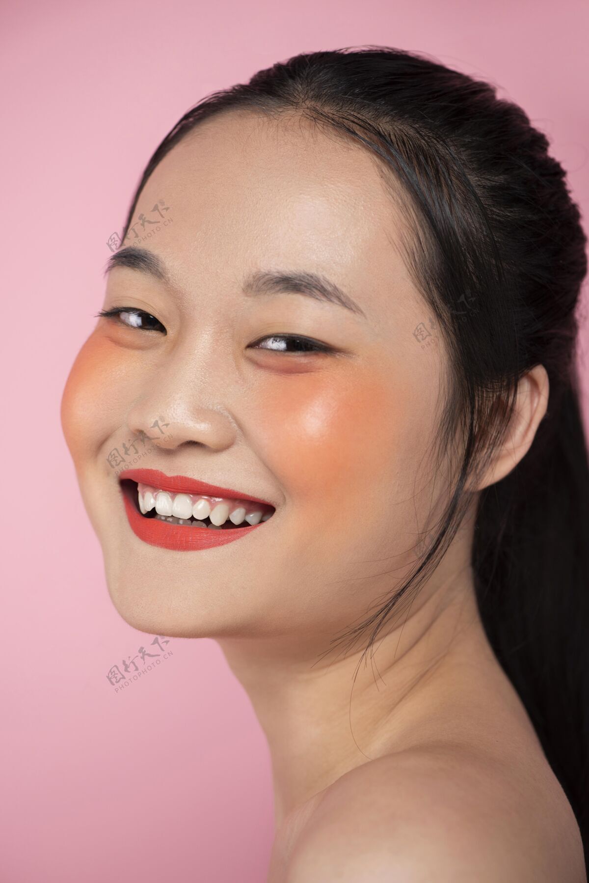 人美丽的亚洲女人化妆亚洲人自信随意
