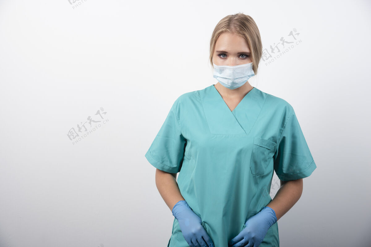 制服带乳胶手套和医用面罩的女医生高质量照片医疗女性护士