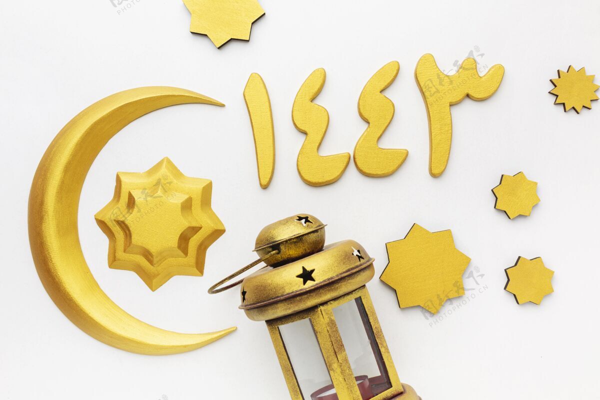 传统顶视图伊斯兰新年装饰物与灯和月亮的象征希吉里新年穆斯林伊斯兰