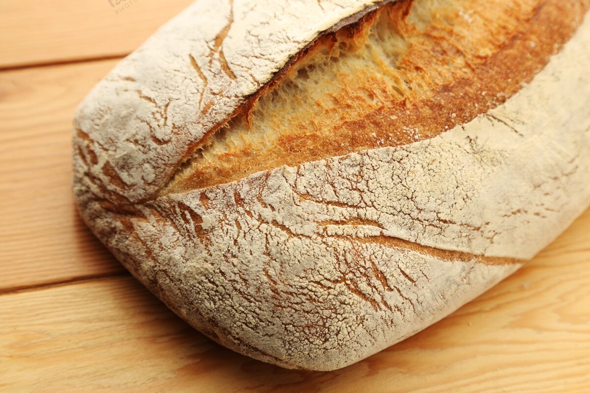 自然木制面包的特写镜头面包烘焙细节