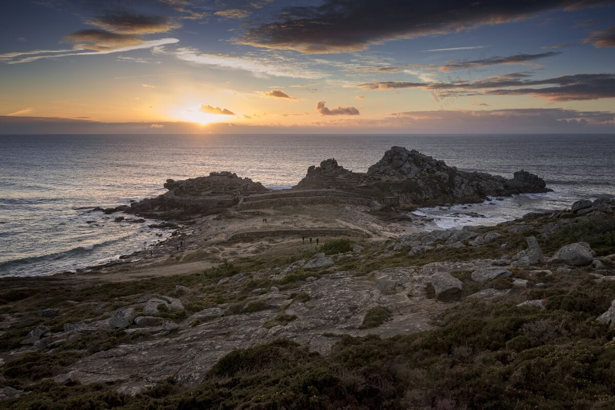 景观日落时分 美丽的卡斯特罗德巴罗纳遗址在西班牙加利西亚海岸海洋海湾海岸