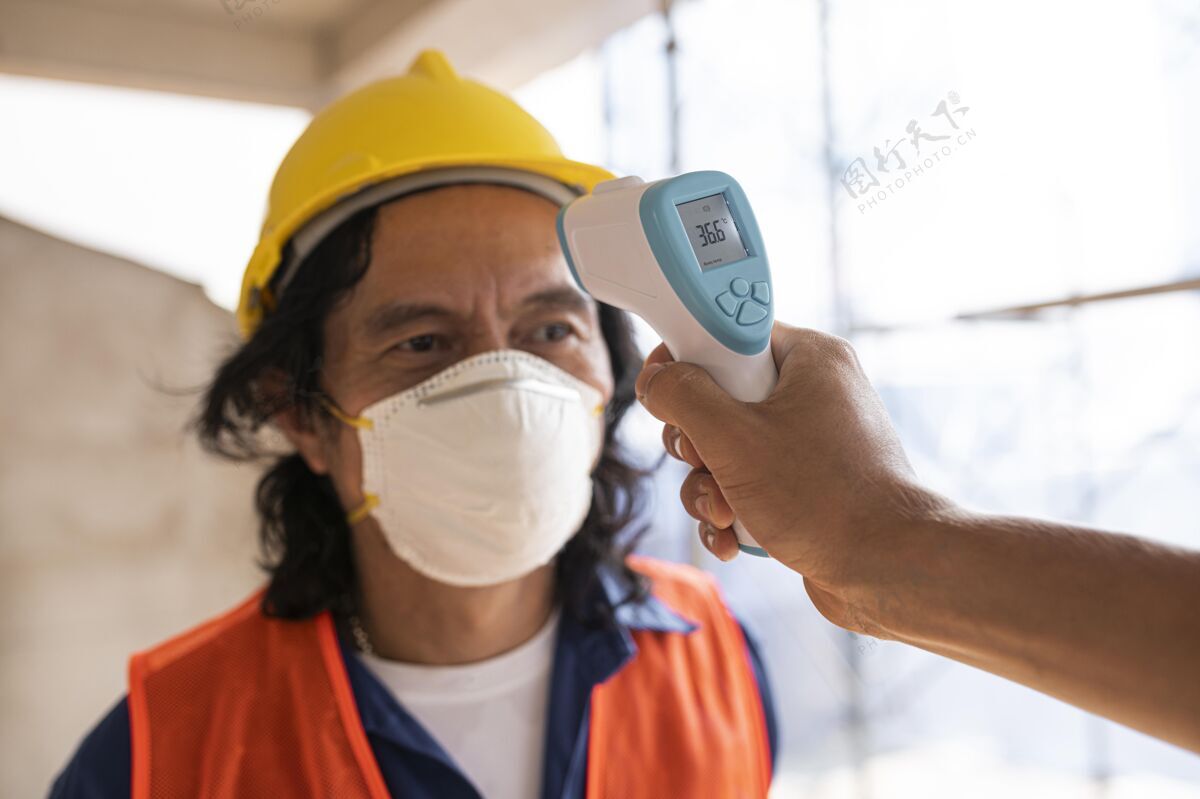 面罩测量员工体温安全措施男工作