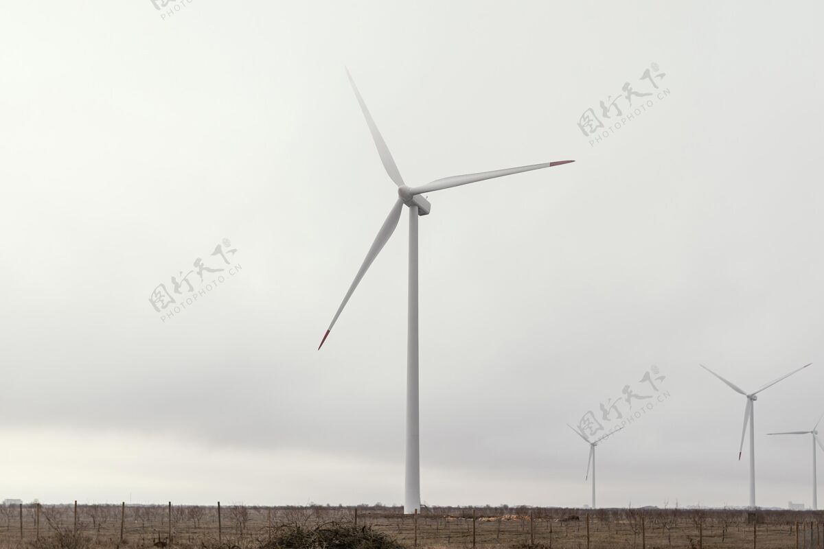 能源现场风力涡轮机的正视图可再生风能走向绿色