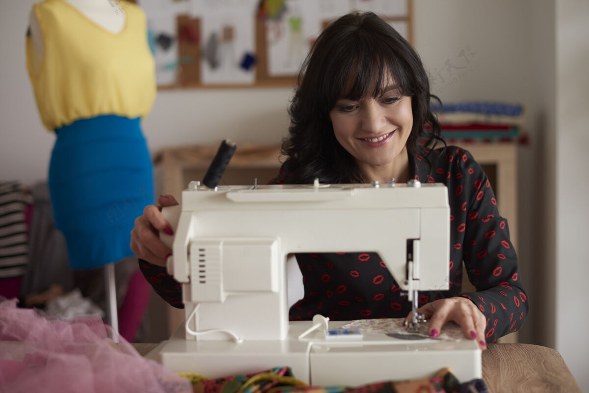 商人缝纫是她最大的爱好创意职业工艺