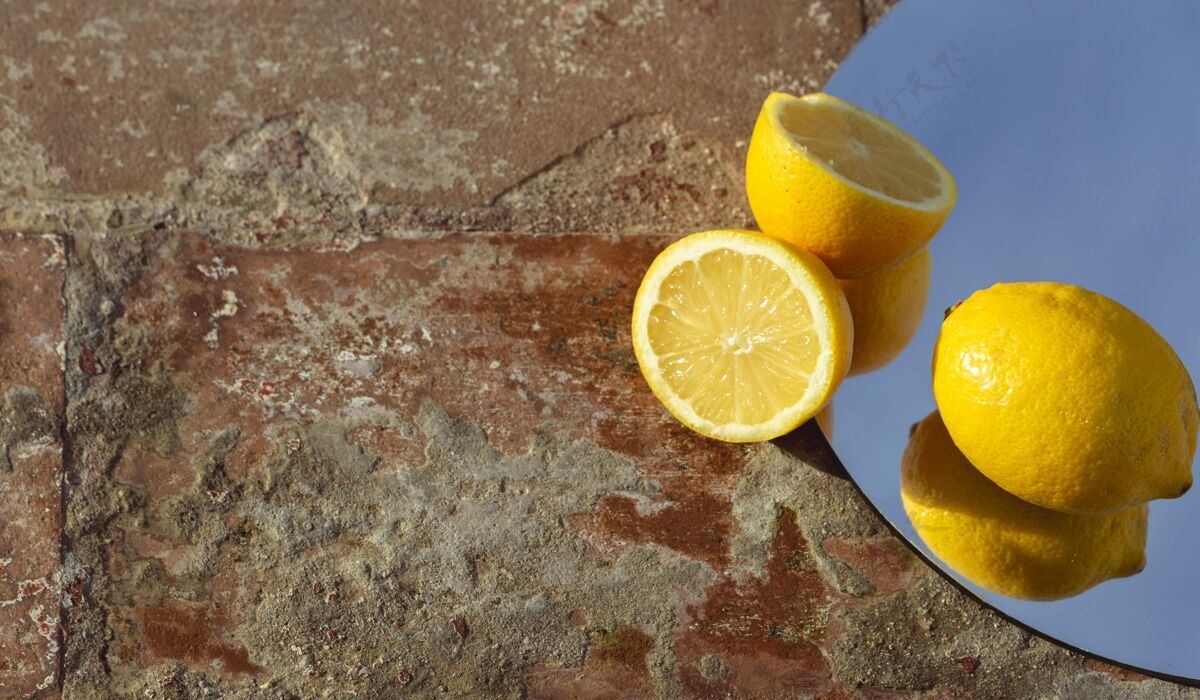 柠檬用新鲜柠檬做镜子有机柑橘新鲜