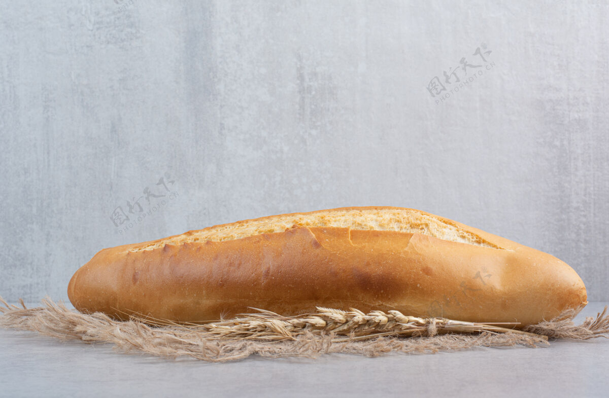 谷类食品新鲜的粗麻布面包和小麦高品质的照片面包房面包全麦食品