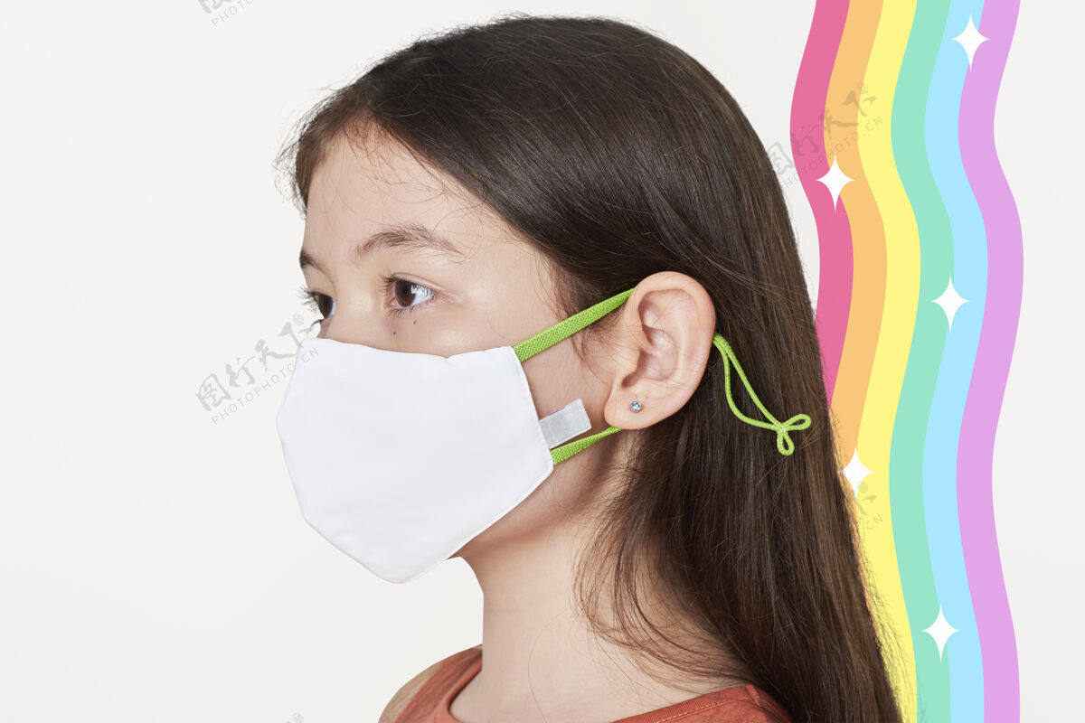 防护戴着白色面罩的女孩生病彩虹感冒