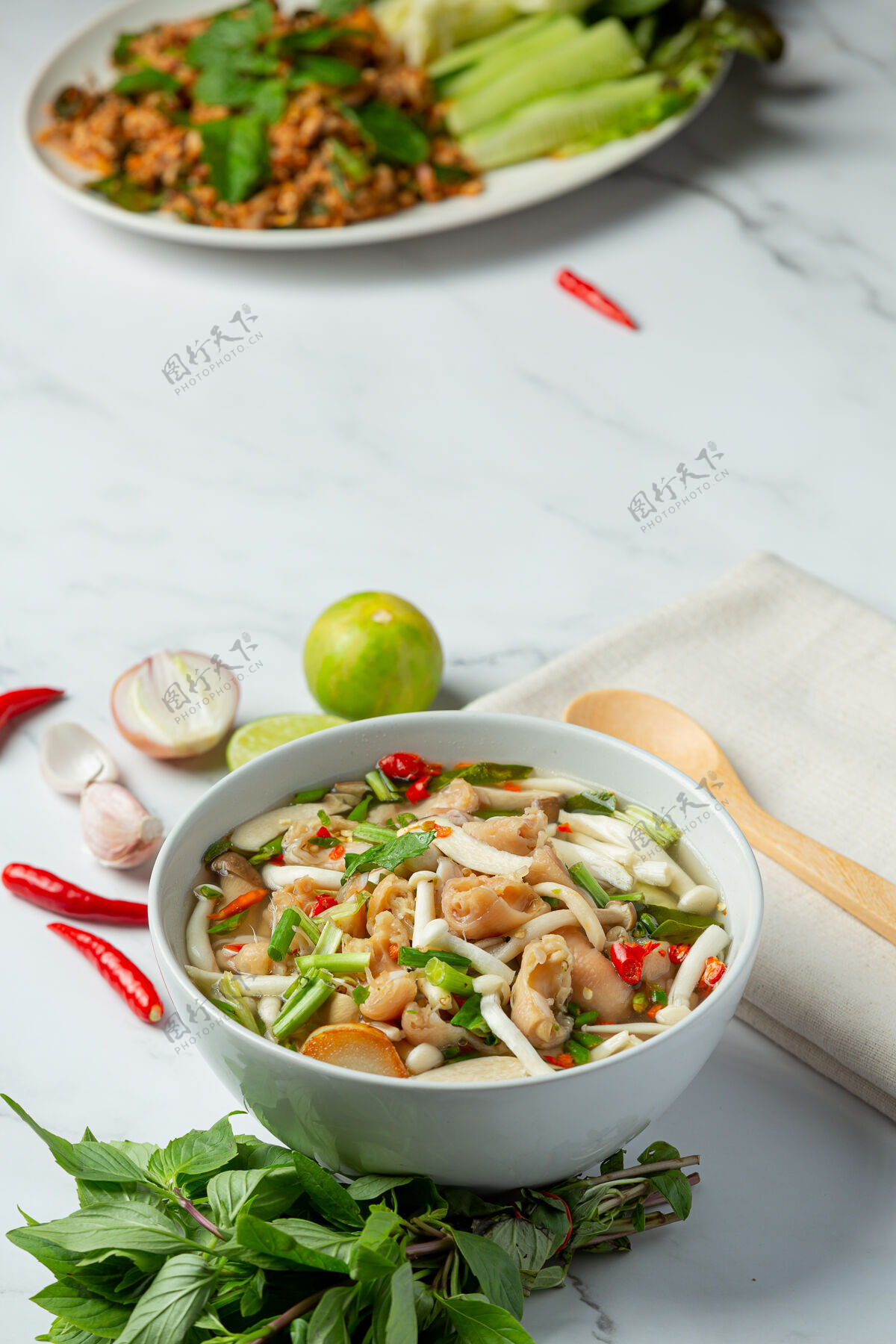 东方泰国菜；麻辣鸡汤能源充分晚餐