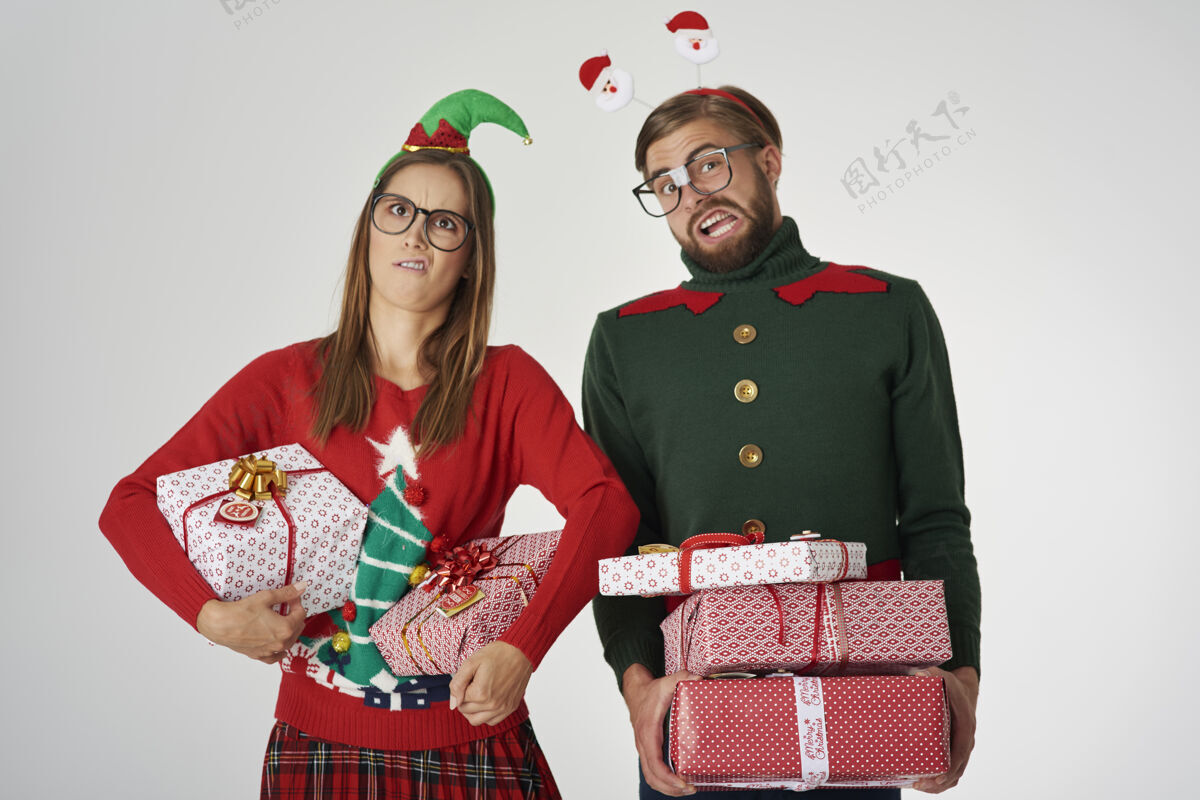 圣诞圣诞夫妇带着大礼物抱着做一张脸圣诞礼物