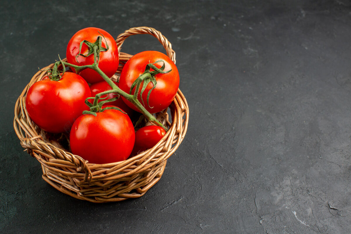 篮子前视图新鲜的红色西红柿在篮子里食品健康里面