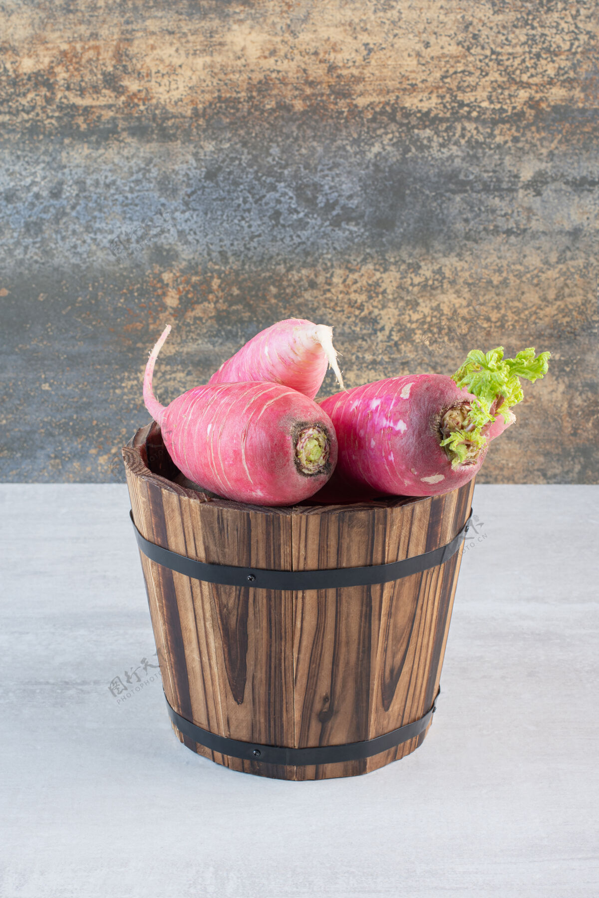 蔬菜新鲜的红萝卜在木桶里高品质的照片有机桶装新鲜