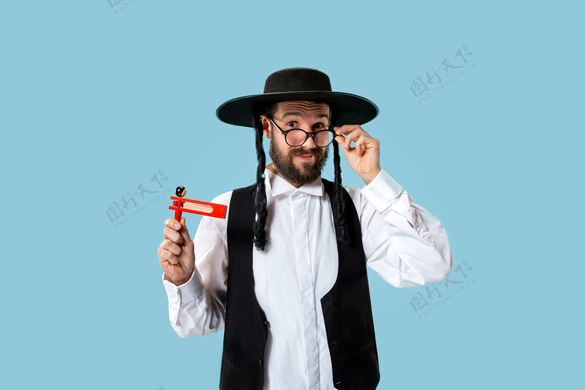 帽子一个年轻的东正教犹太男子的画像犹太教信仰以色列