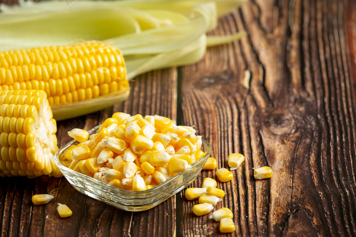 小麦特写新鲜玉米即食草药开胃玉米