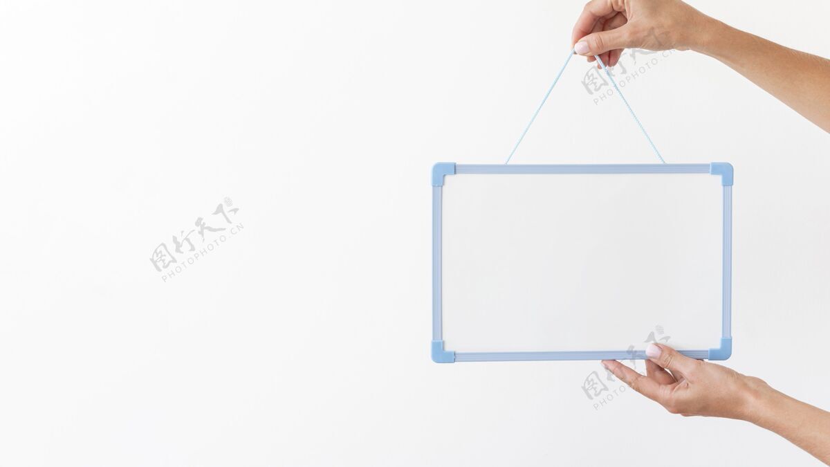 视图手持模拟白板的前视图自我白板概念